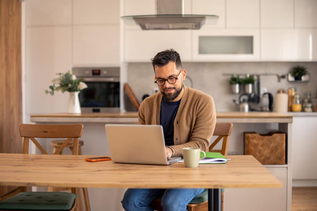 Cyber fears prompt one in four firms to restrict hybrid working